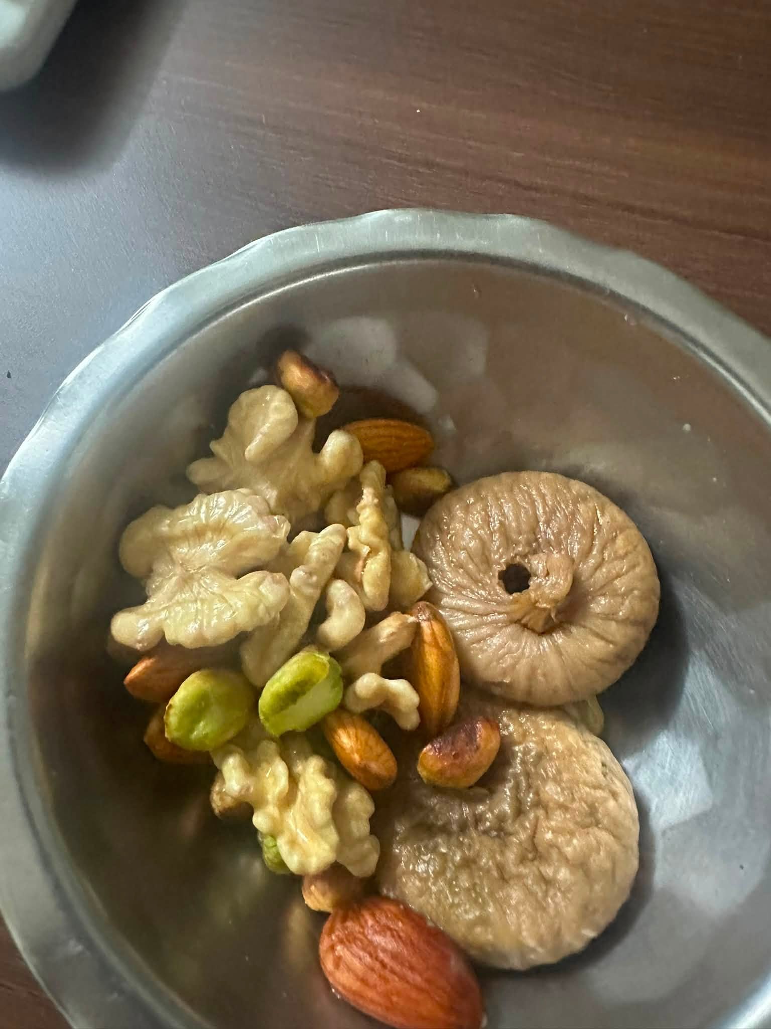 My Breakfast ready !( Omlette with peanut chutney- Soaked walnuts Pistachios Almonds - Pears - Gondh water )