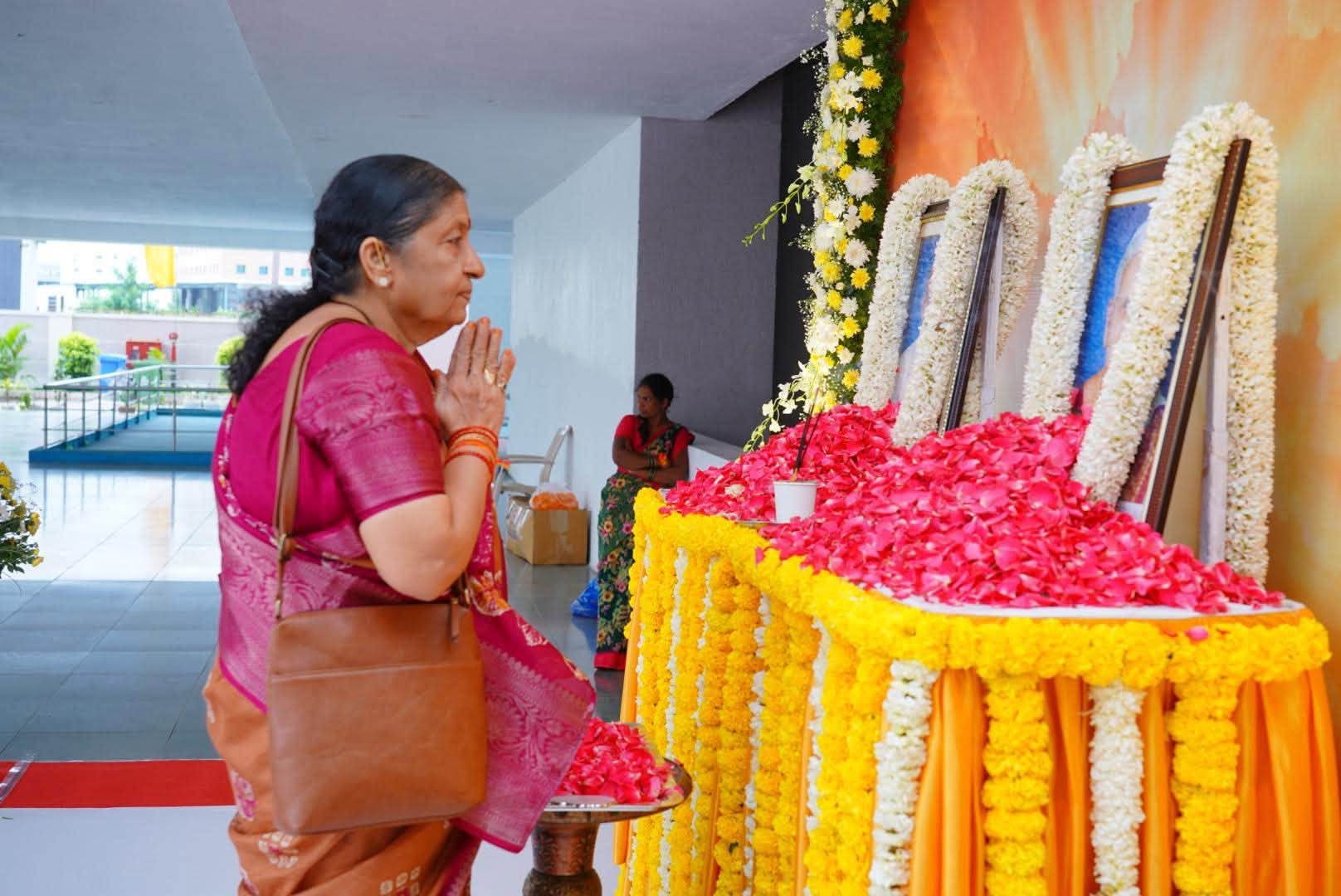 A Gathering in Memory of Mother on the Thirteenth Day!