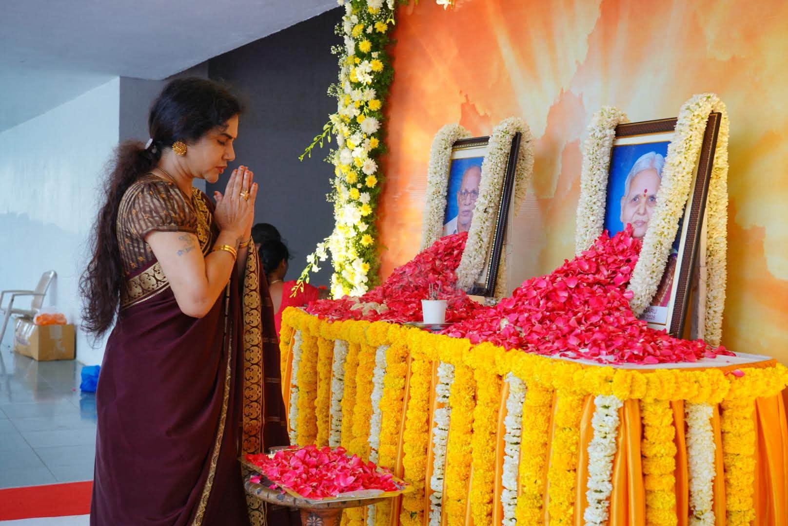 A Gathering in Memory of Mother on the Thirteenth Day!