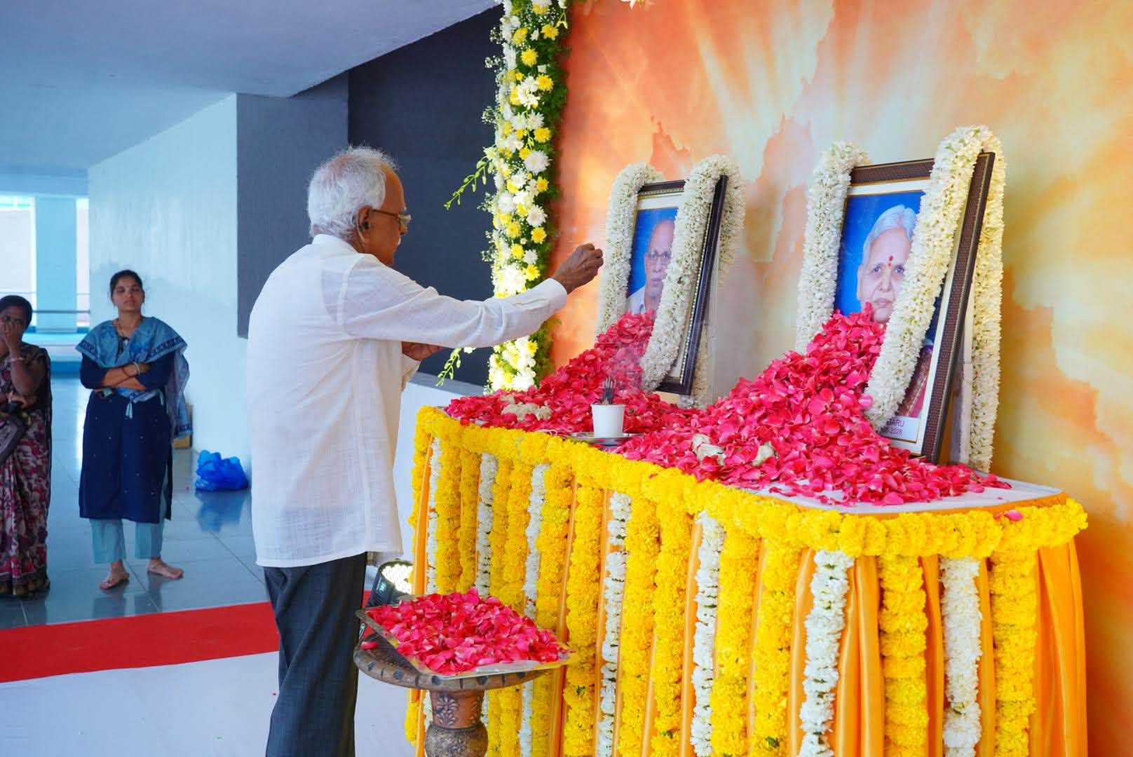 A Gathering in Memory of Mother on the Thirteenth Day!