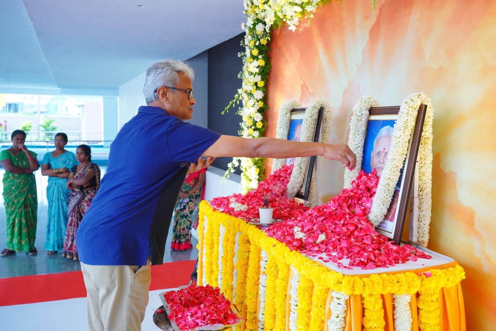 A Gathering in Memory of Mother on the Thirteenth Day!