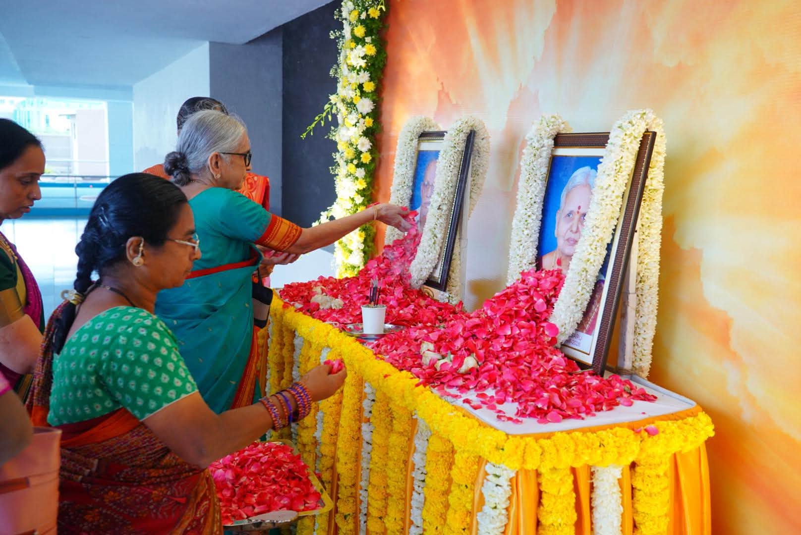 A Gathering in Memory of Mother on the Thirteenth Day!
