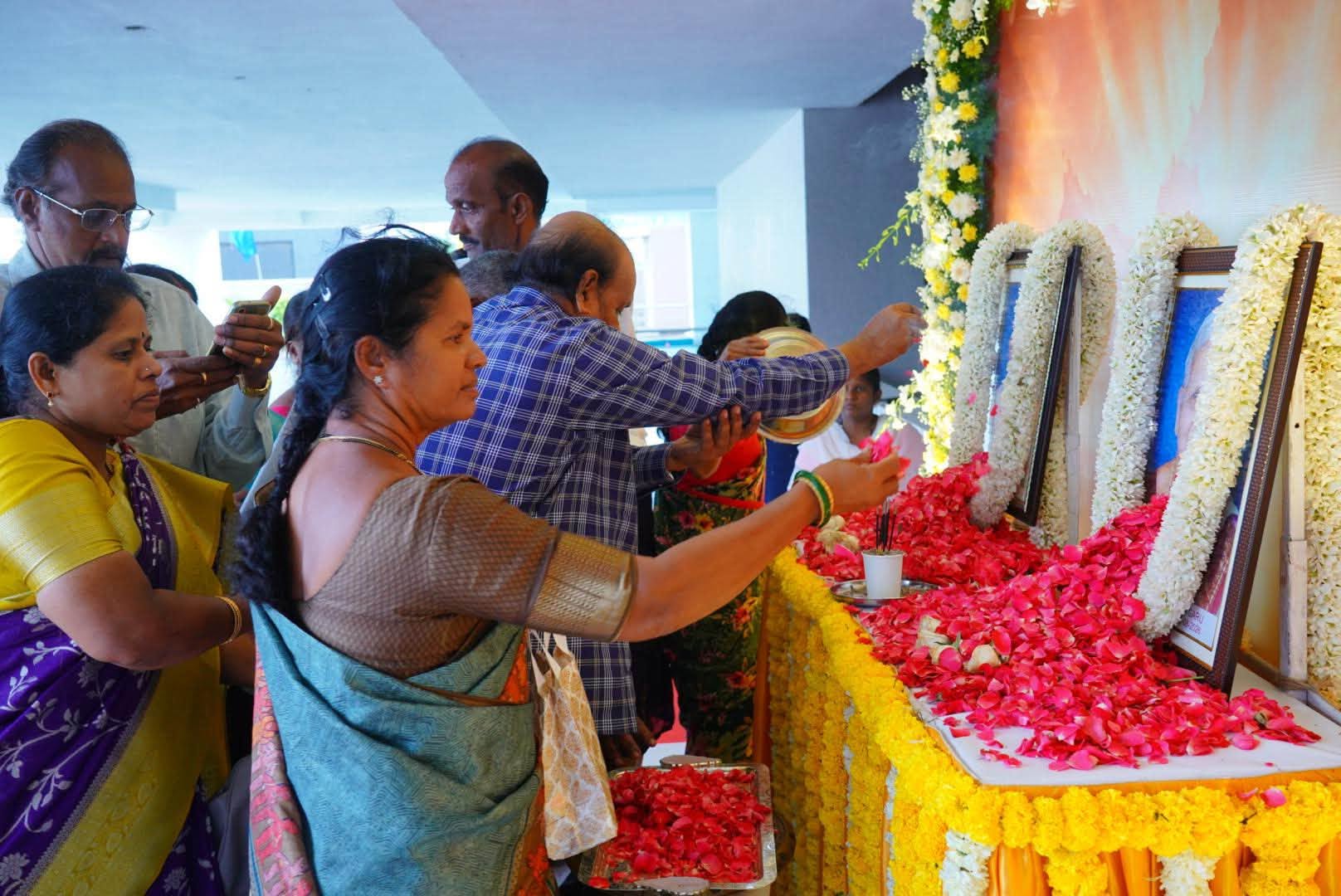 A Gathering in Memory of Mother on the Thirteenth Day!
