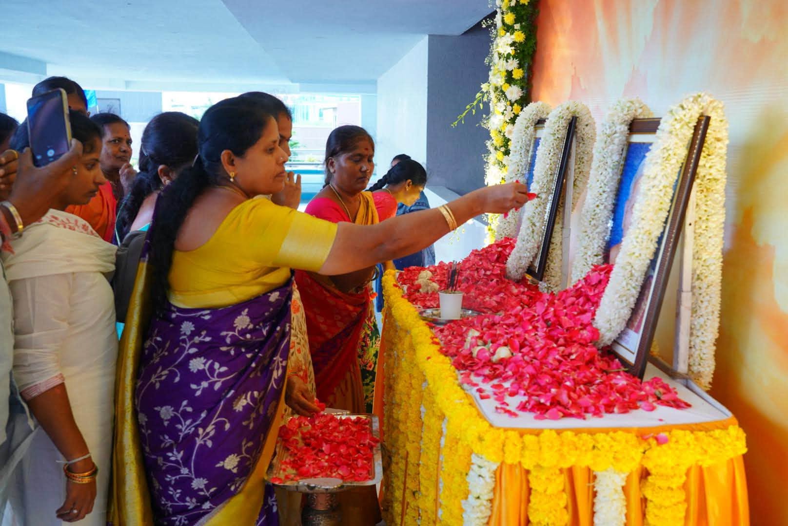 A Gathering in Memory of Mother on the Thirteenth Day!