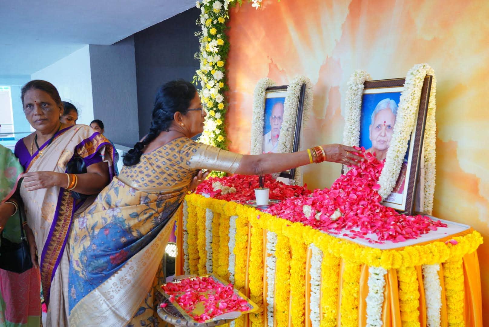 A Gathering in Memory of Mother on the Thirteenth Day!