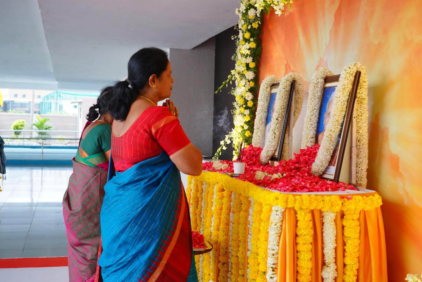 A Gathering in Memory of Mother on the Thirteenth Day!
