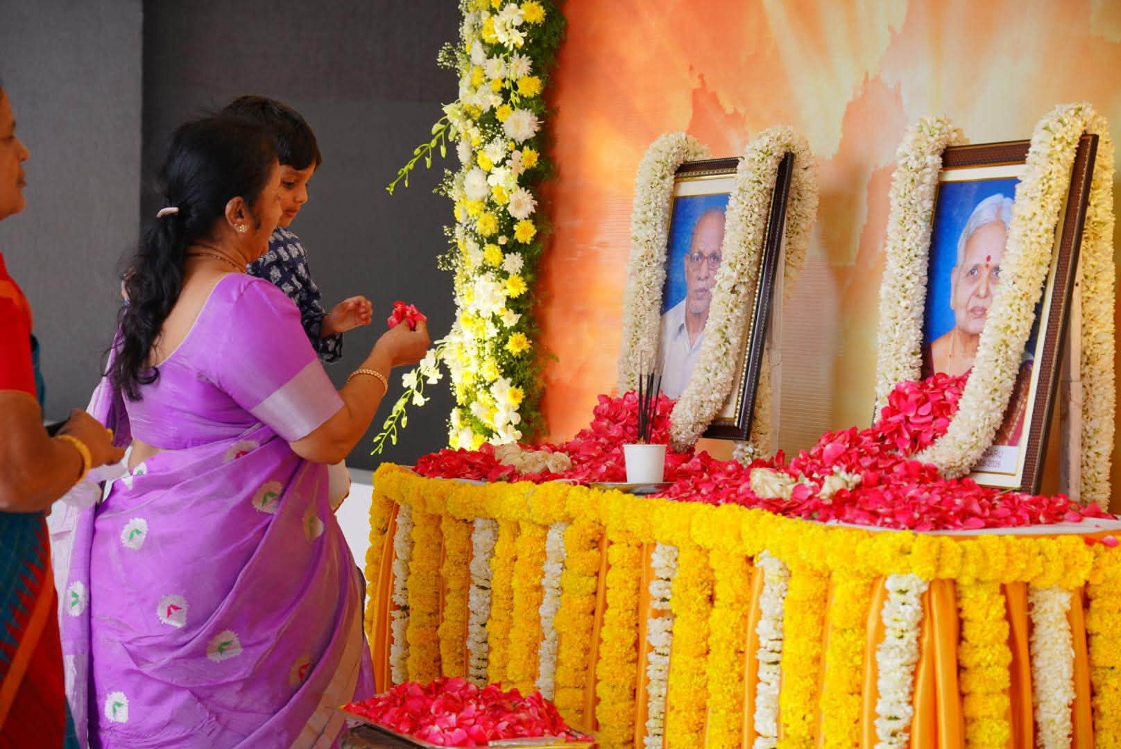 A Gathering in Memory of Mother on the Thirteenth Day!