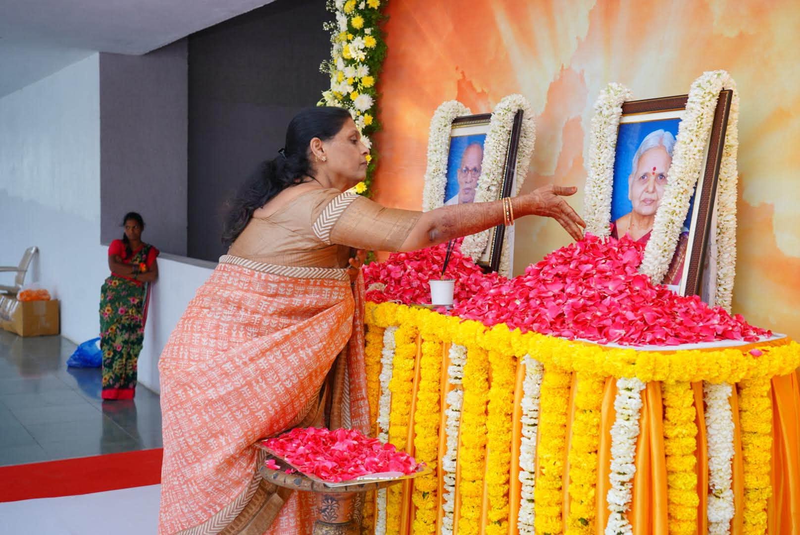 A Gathering in Memory of Mother on the Thirteenth Day!