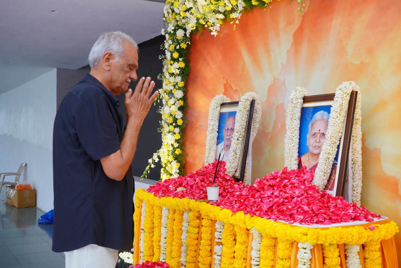 A Gathering in Memory of Mother on the Thirteenth Day!