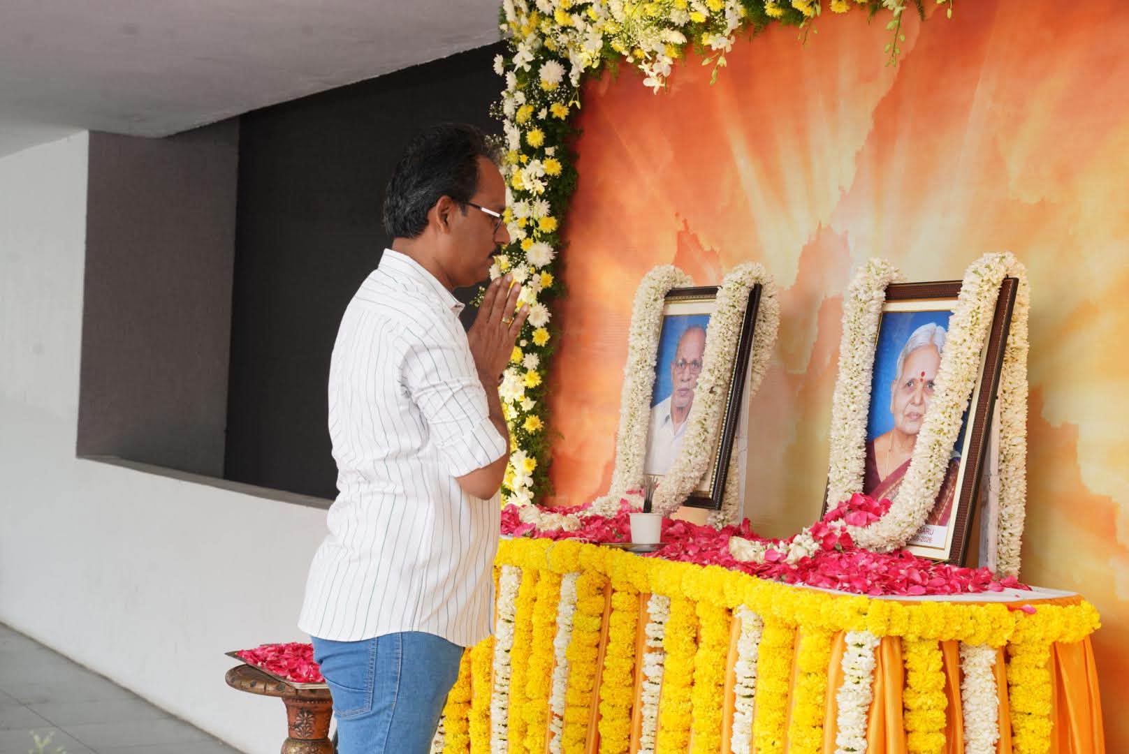 A Gathering in Memory of Mother on the Thirteenth Day!