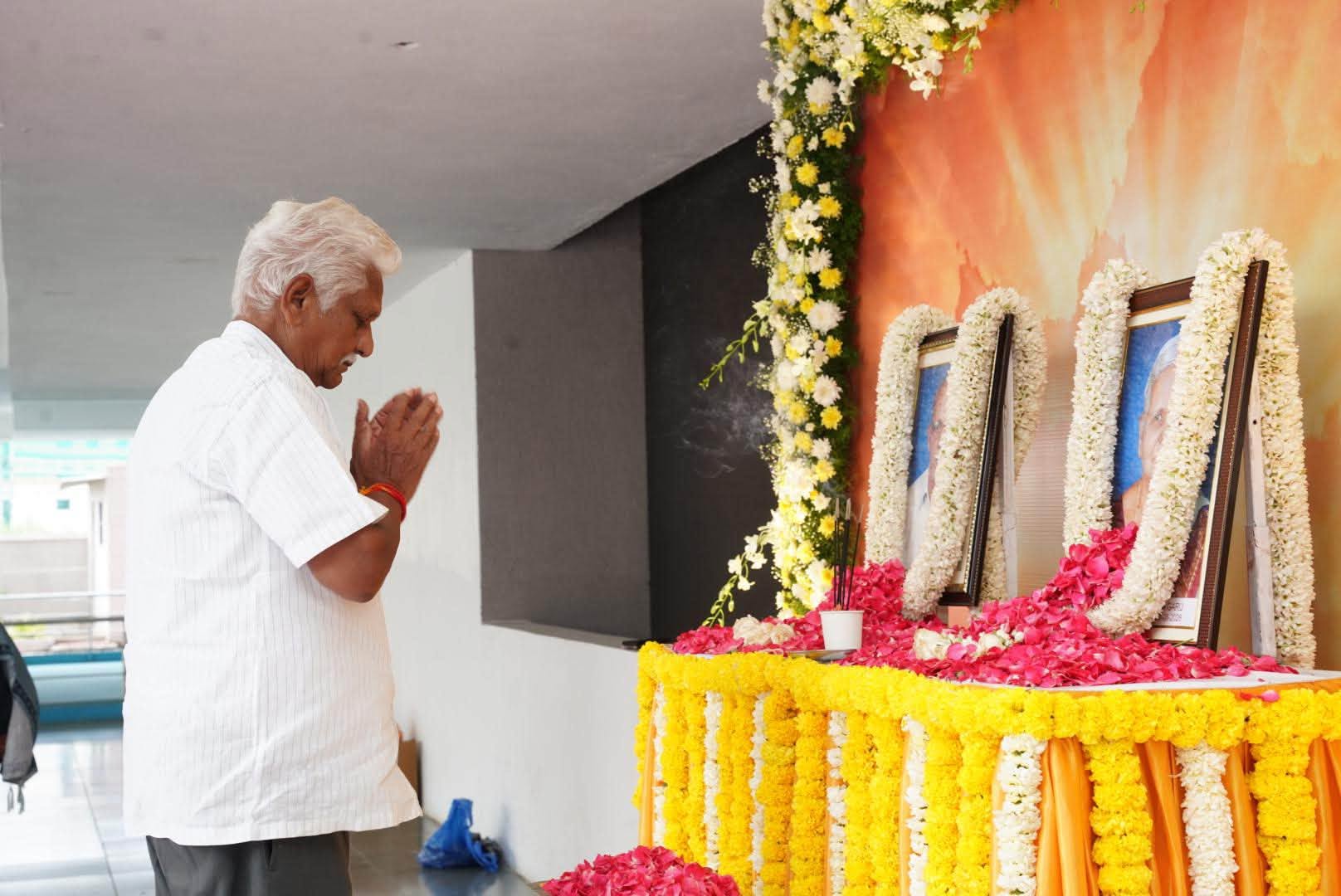 A Gathering in Memory of Mother on the Thirteenth Day!