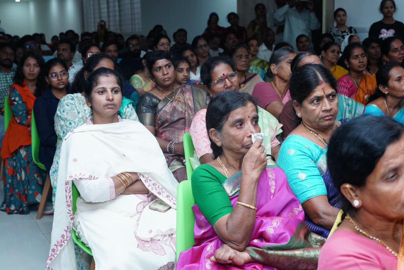 A Gathering in Memory of Mother on the Thirteenth Day!