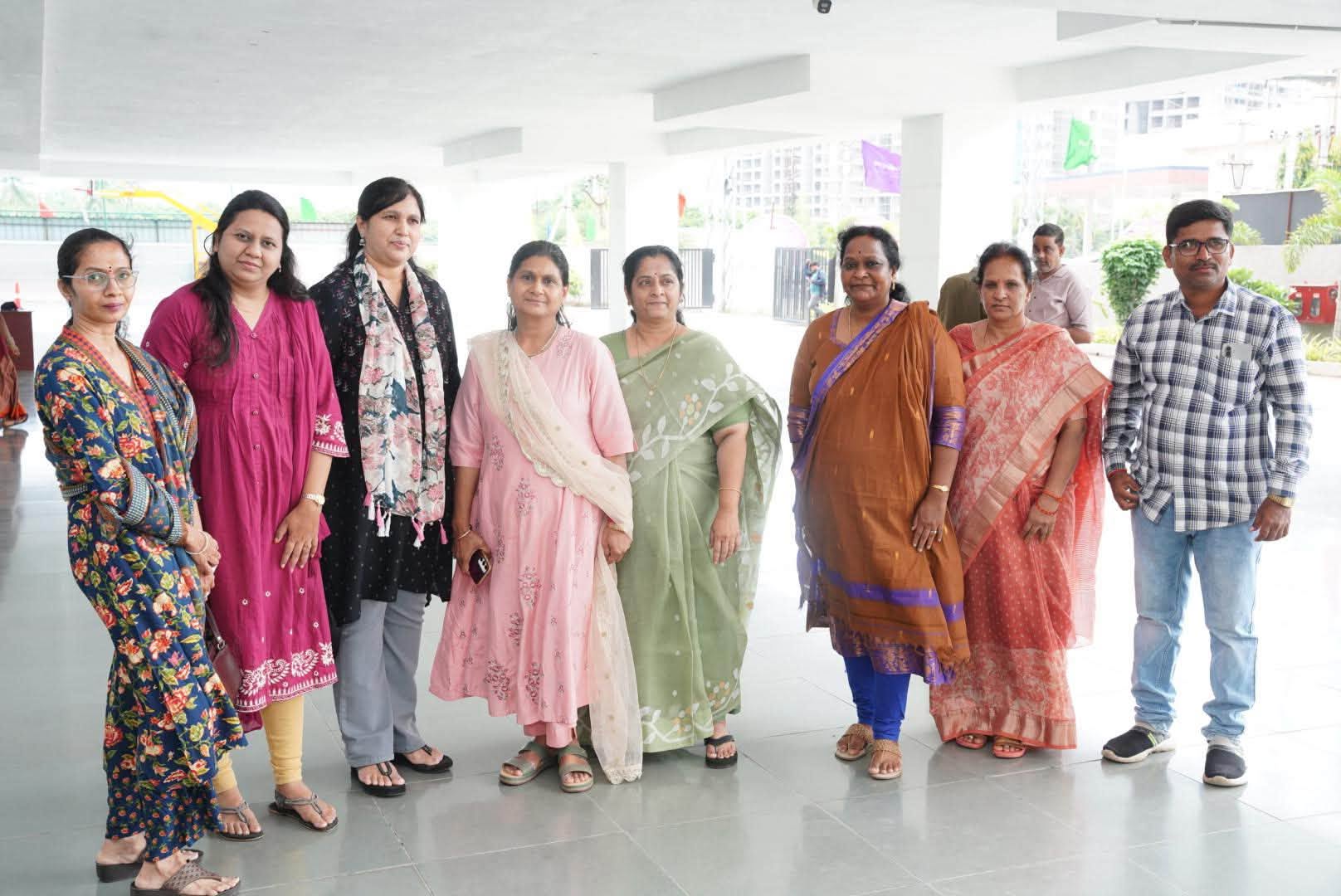 A Gathering in Memory of Mother on the Thirteenth Day!