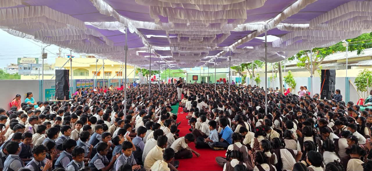 Balamitra -77 Geethanjali, Vinukonda 2000 children, more than 150 teachers One - three hours !