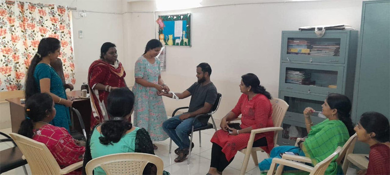 First aid training for snake bite