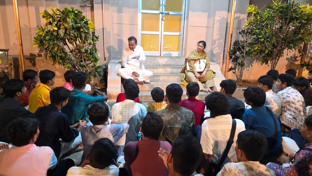 Dasara Yatra by Slate students! The first day, Ranganatha Swamy Temple, Srirangam, Tiruchurapalli, Tamil Nadu!