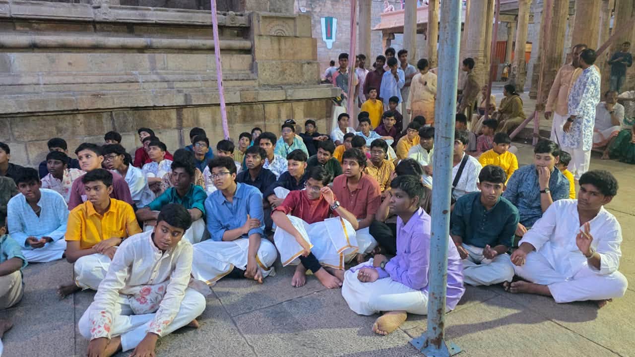 Dasara Yatra by Slate students! The first day, Ranganatha Swamy Temple, Srirangam, Tiruchurapalli, Tamil Nadu!