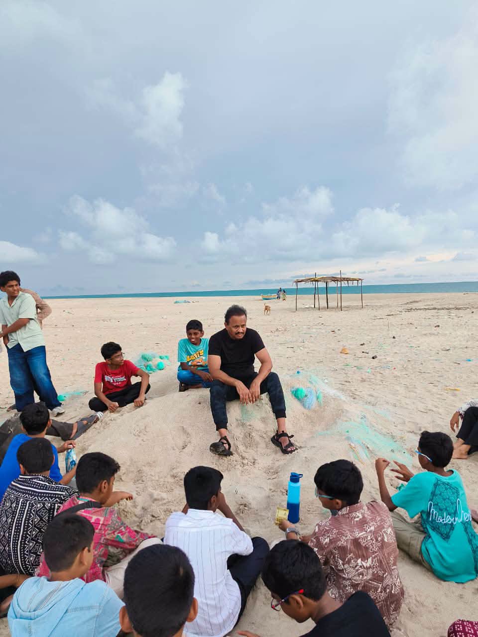 Amarnath Vasireddy with children in Dhanushkodi.
